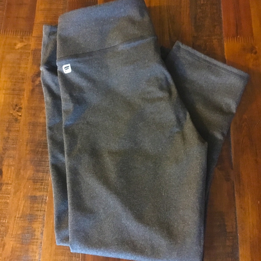 2/$20 🎈 Dark Heather Gray Fabletics Cropped Yoga Pants size small